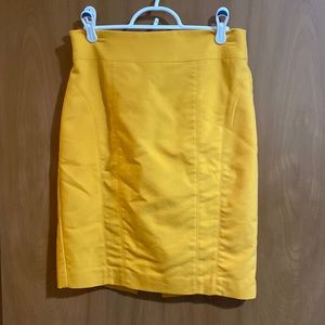Yellow pencil skirt